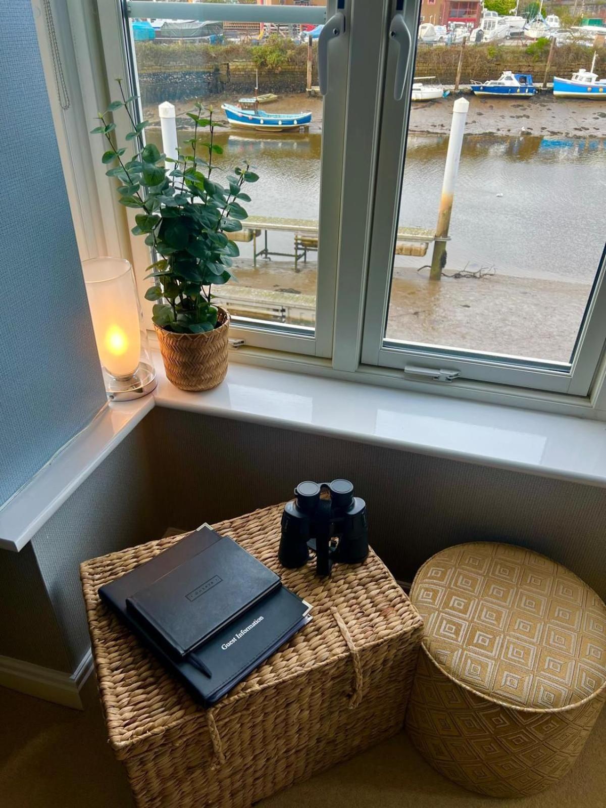 Majestic, Modern & Spacious Harbour-View Apartment With Parking Whitby Exterior foto